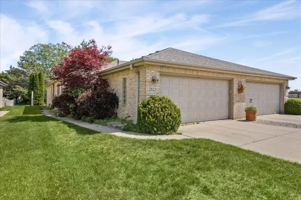 2823 100th Street, Highland, IN 46322