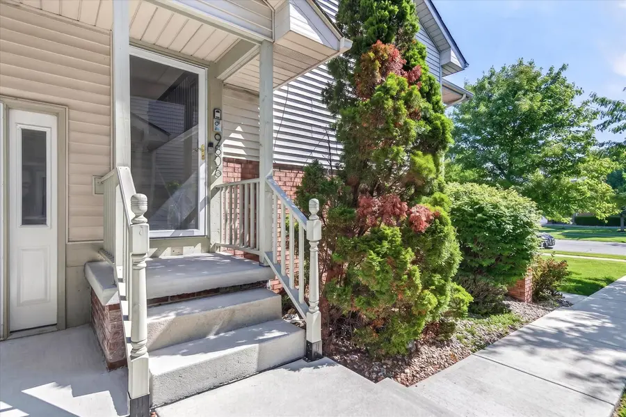 9806 Parkway Drive, Highland, IN 46322 - #2