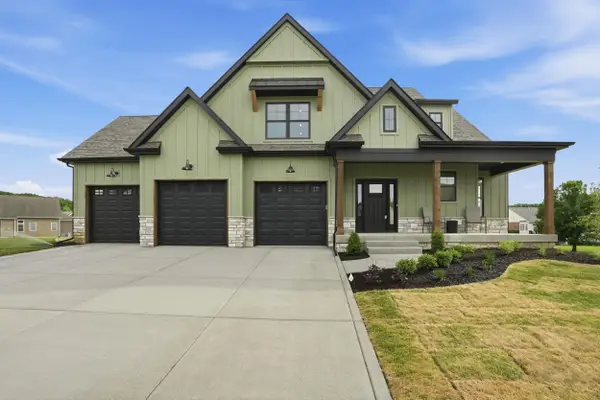 889 Betty Court, Crown Point, IN 46307