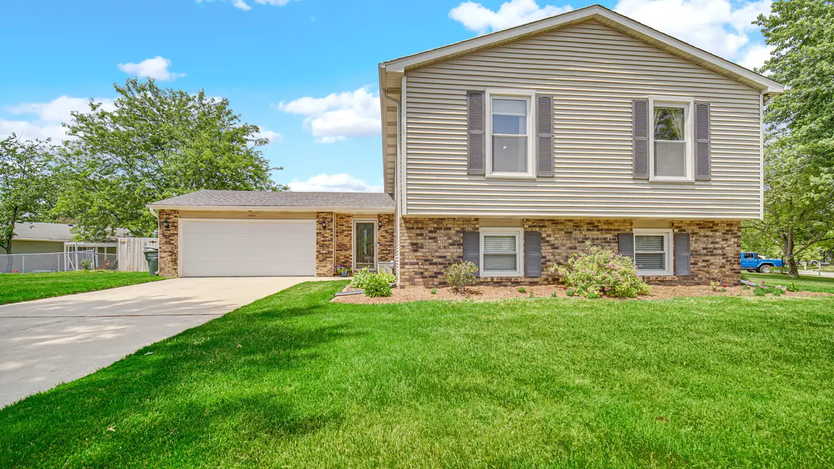 2301 Eisenhower Avenue, Valparaiso, IN 46383 - #1
