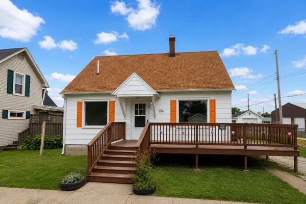 206 S 3rd Street, Kentland, IN 47951