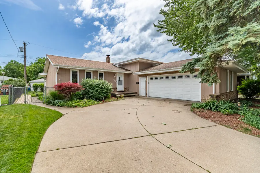 9205 Idlewild Drive, Highland, IN 46322 - #2