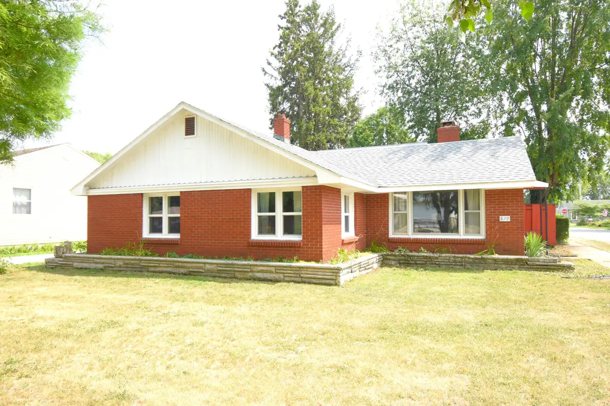 829 W Washington Street, Rensselaer, IN 47978 - #1