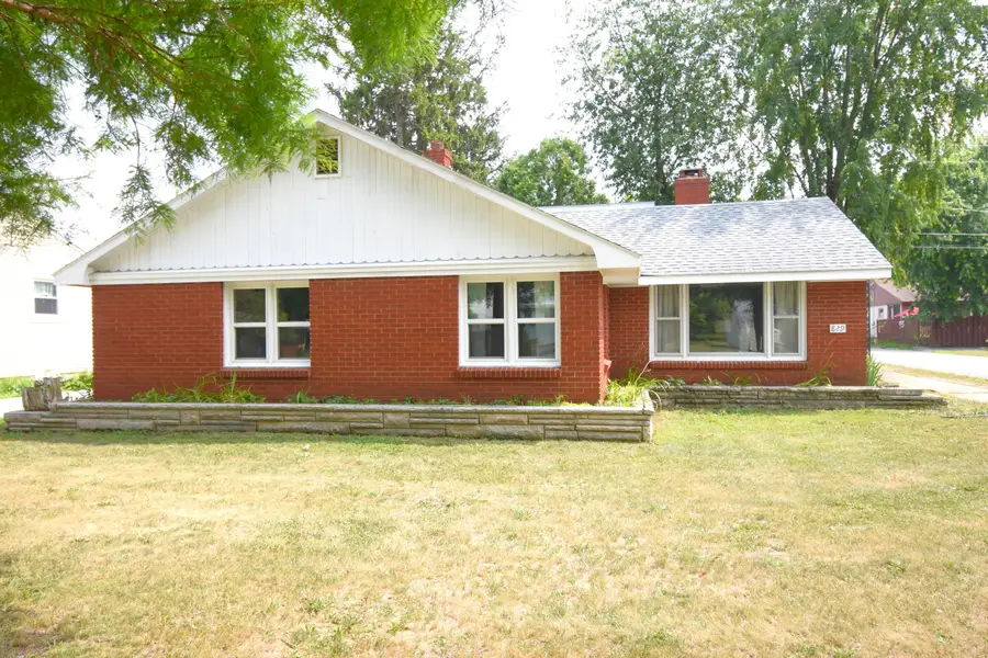 829 W Washington Street, Rensselaer, IN 47978 - #2