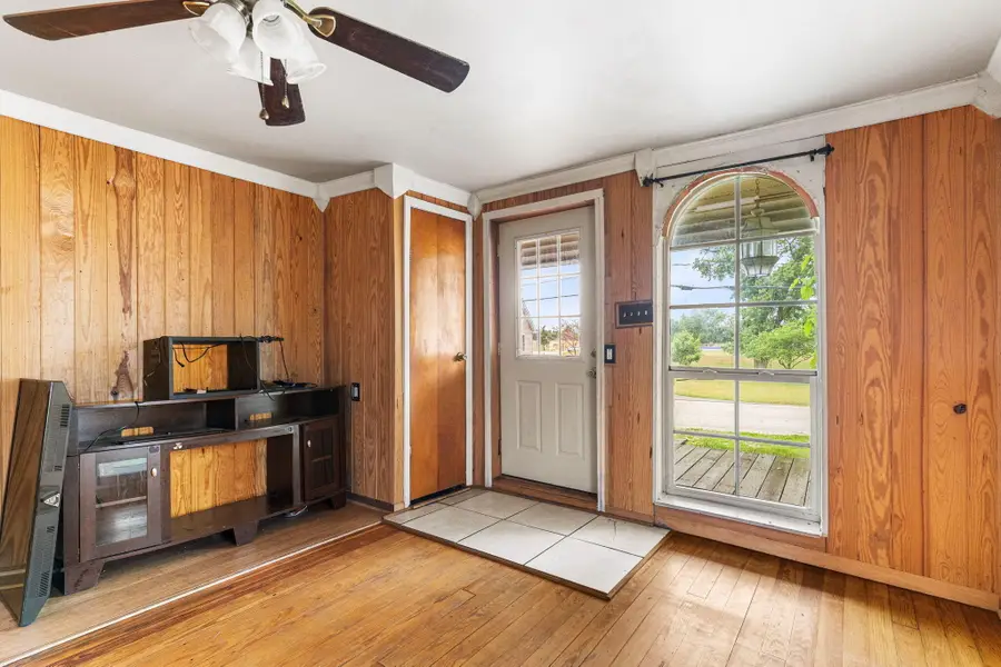 105 E Arlington Avenue, North Judson, IN 46366 - #2
