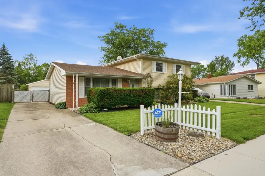 725 W 70th Avenue, Merrillville, IN 46410 - #3