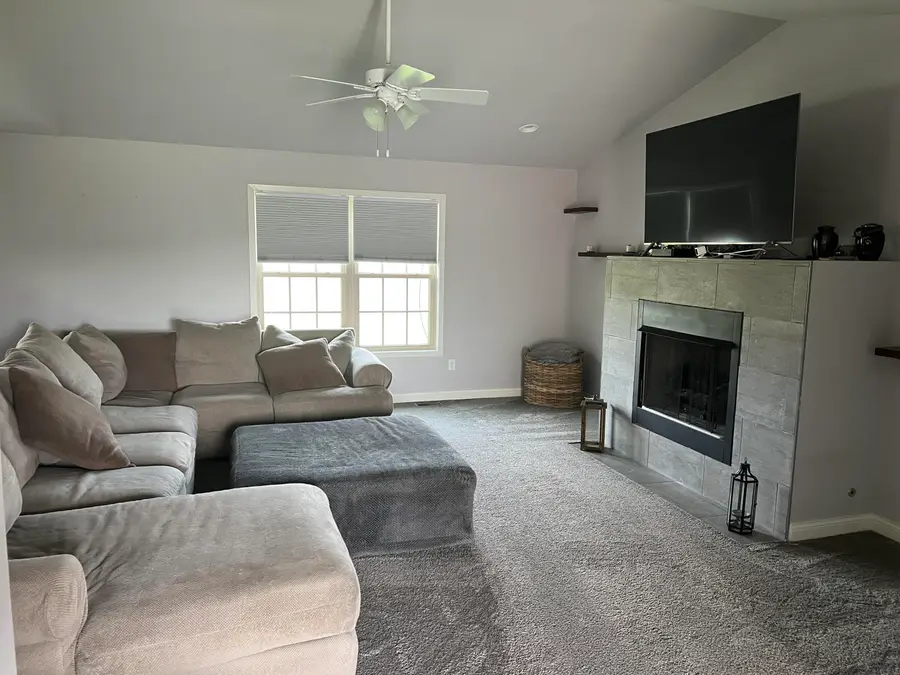 702 19th Street Se, Demotte, IN 46310 - #3