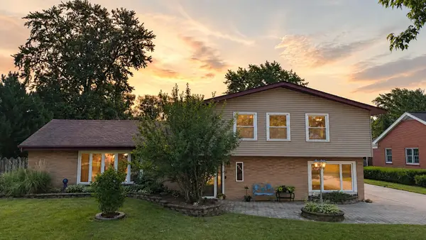 8205 Oakwood Avenue, Munster, IN 46321