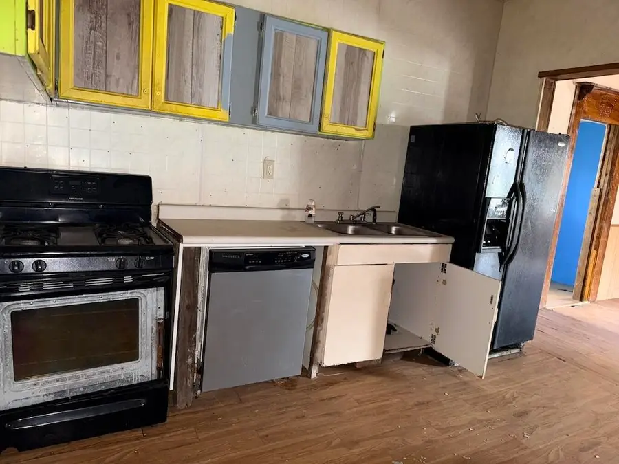 302 E Main Street, Medaryville, IN 47957 - #2