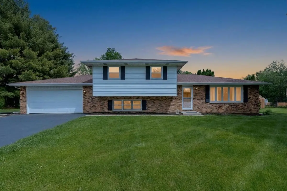 243 S 150 E, Valparaiso, IN 46383 - #1