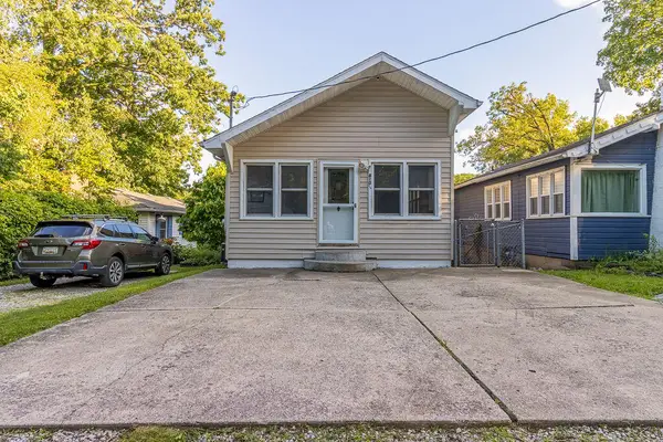 810 1/2 Woodland Terrace, Valparaiso, IN 46383