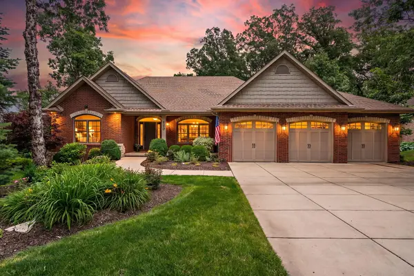 770 Quinlan Court, Crown Point, IN 46307