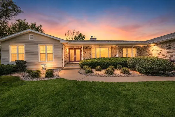 425 Rolling Meadow Drive, Valparaiso, IN 46385