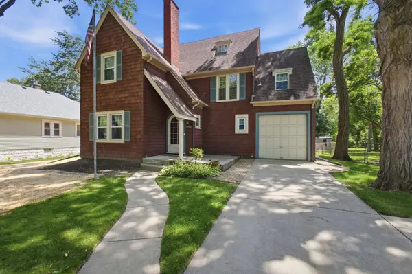 109 Elmwood Place, Crown Point, IN 46307
