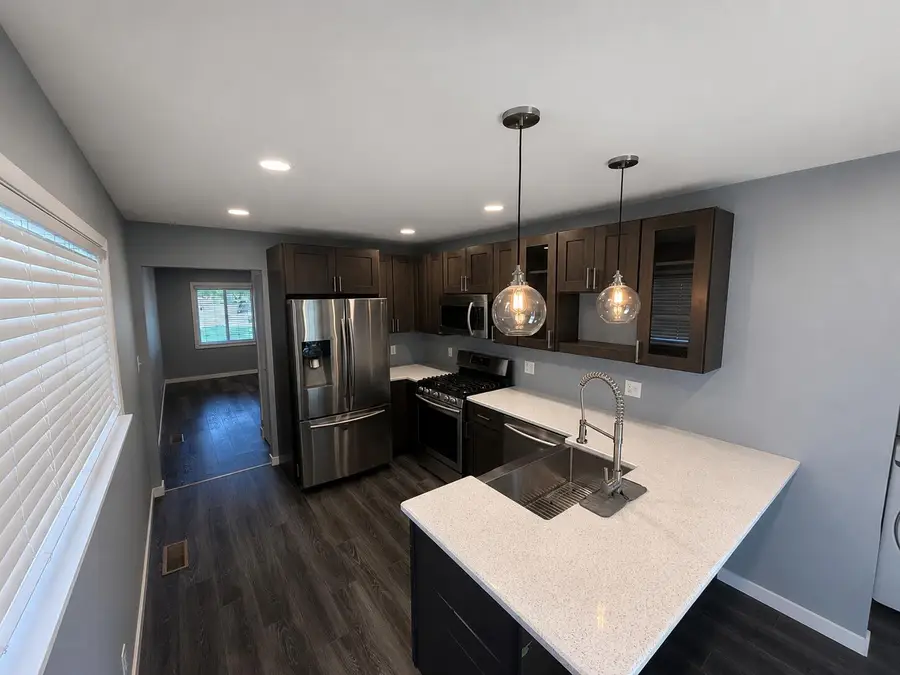 1025 W Porter Avenue, Chesterton, IN 46304 - #2