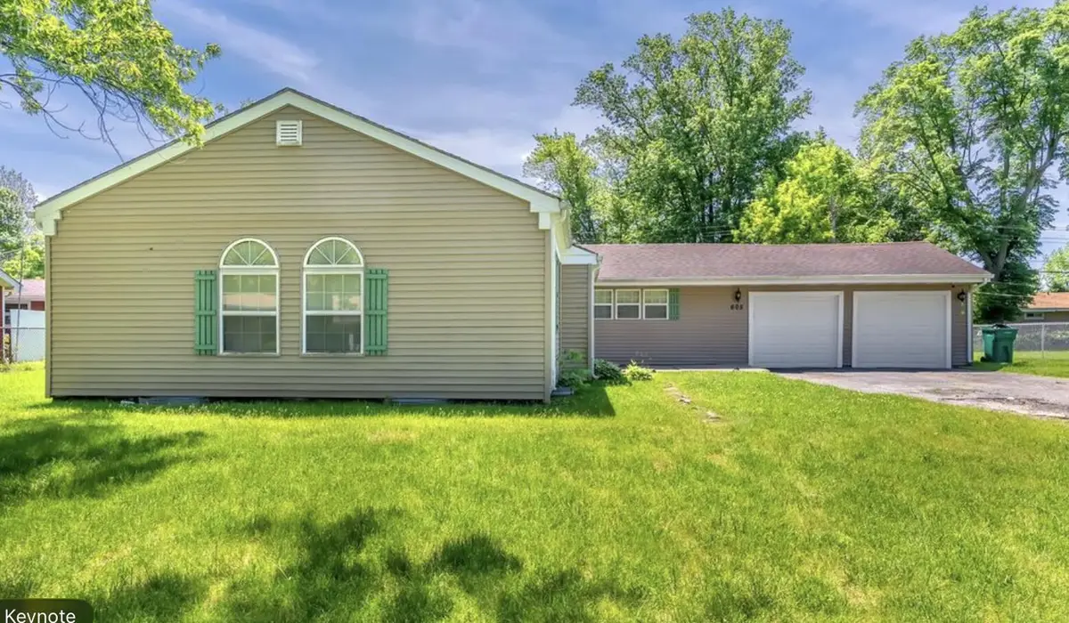 605 E 53rd Avenue, Merrillville, IN 46410 - #1