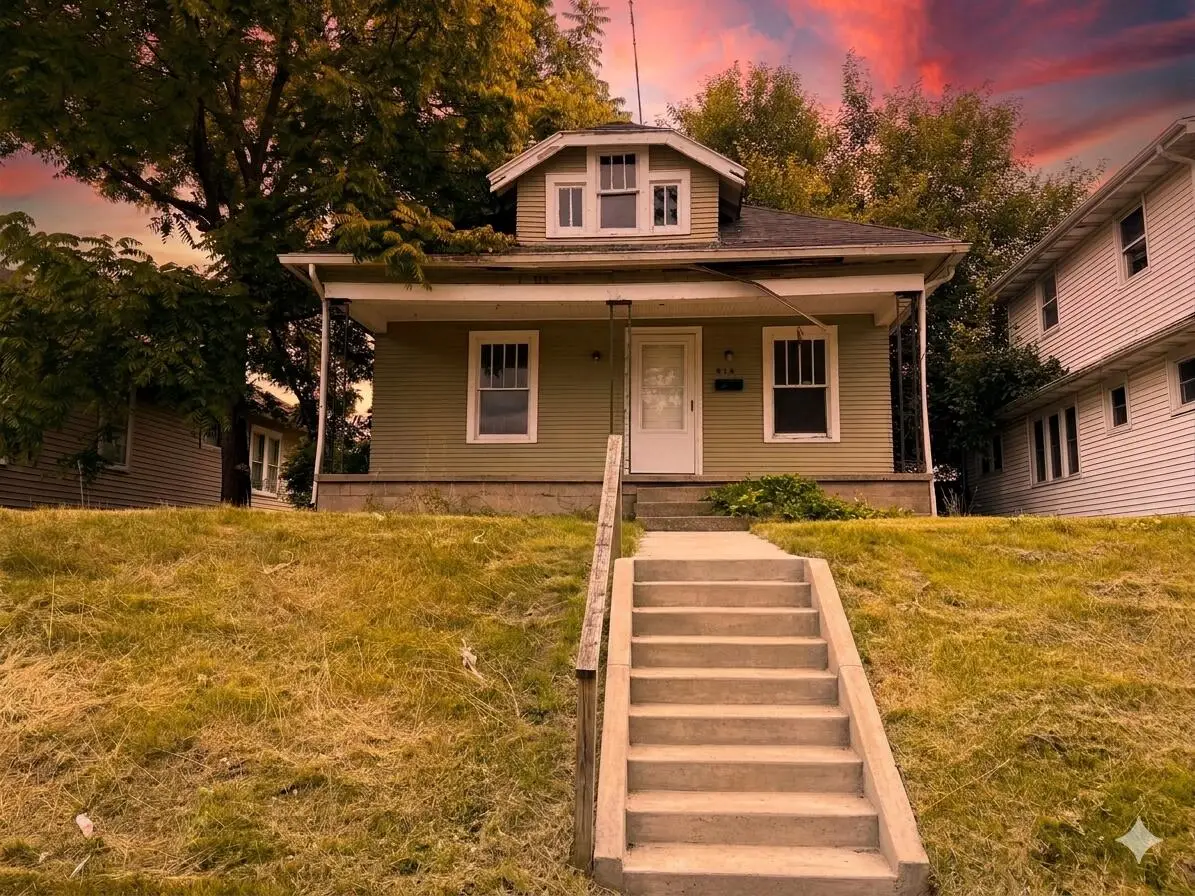 414 E Fairview Avenue, South Bend, IN 46614 - #1