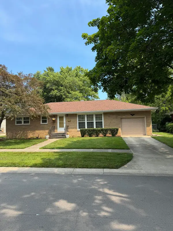 16 W Cleveland Avenue, Hobart, IN 46342