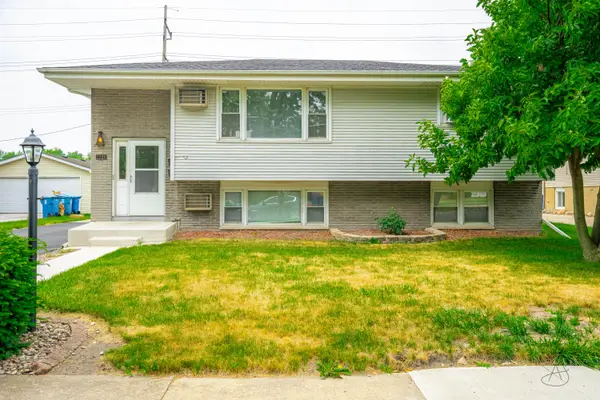 7920 North Drive, Highland, IN 46322