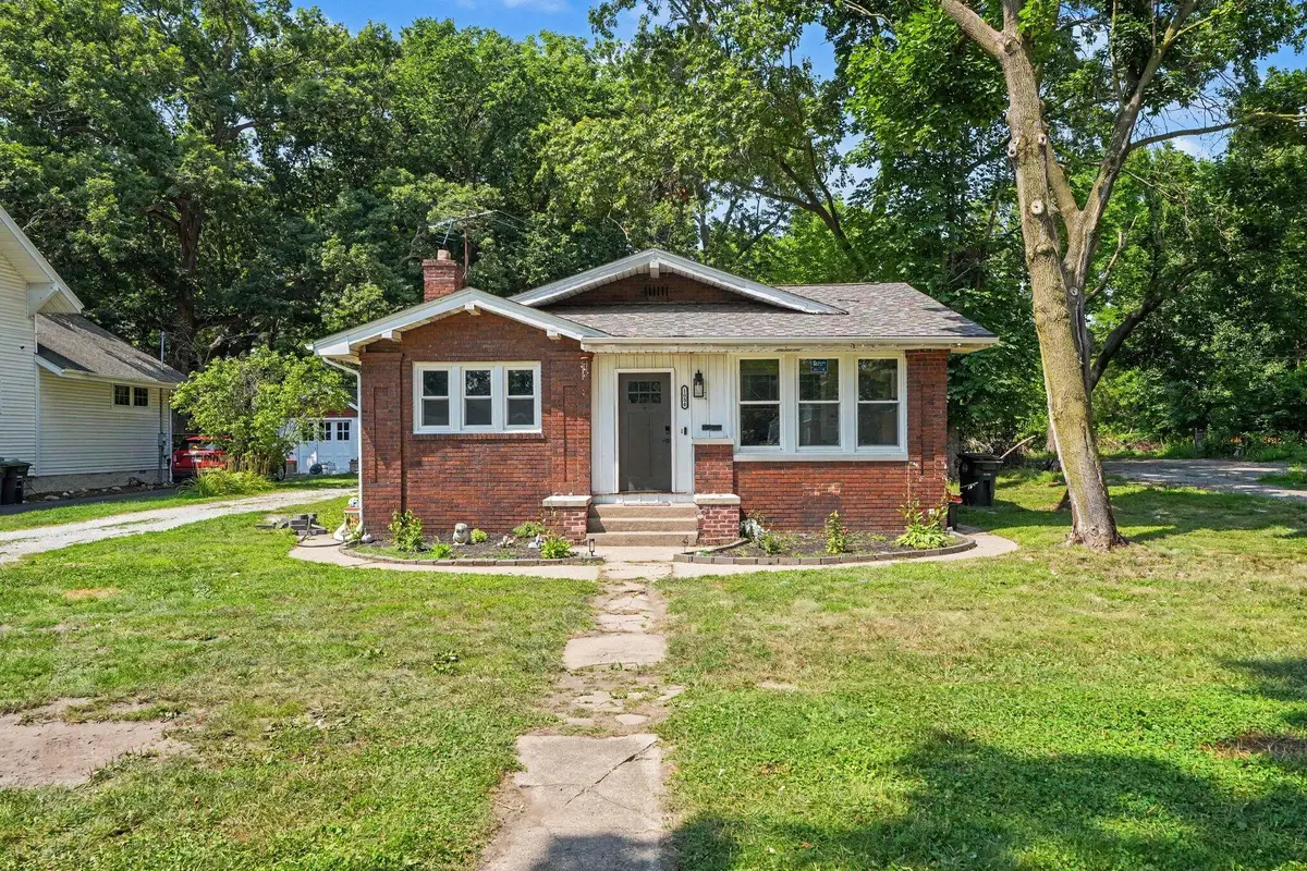1034 E Cleveland Avenue, Hobart, IN 46342 - #1