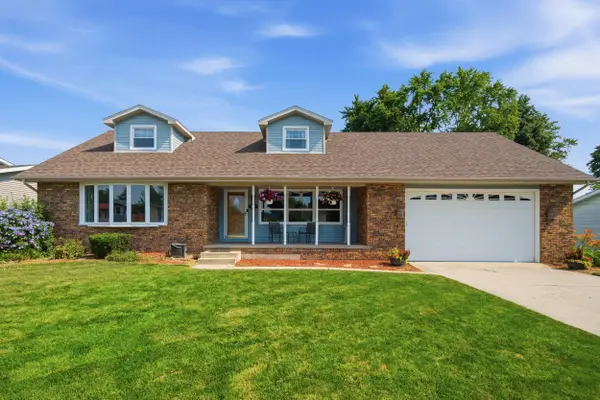 954 Mohawk Drive, Crown Point, IN 46307