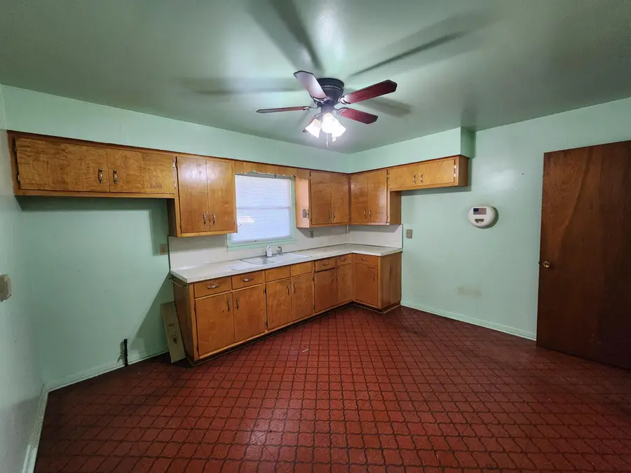 633 N Glenwood Avenue, Griffith, IN 46319 - #2