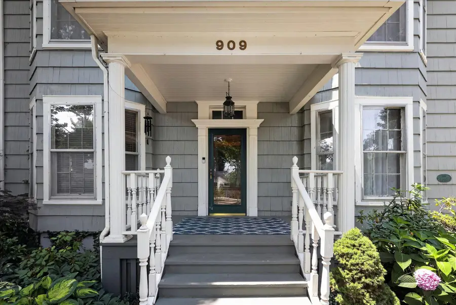 909 Pennsylvania Avenue, La Porte, IN 46350 - #2