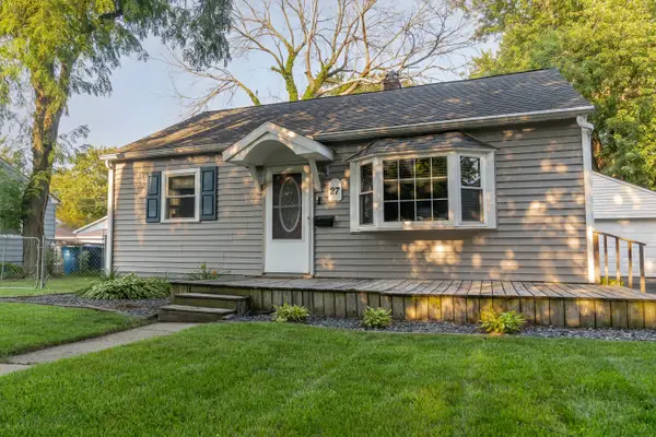 27 Walnut Parkway, Crown Point, IN 46307