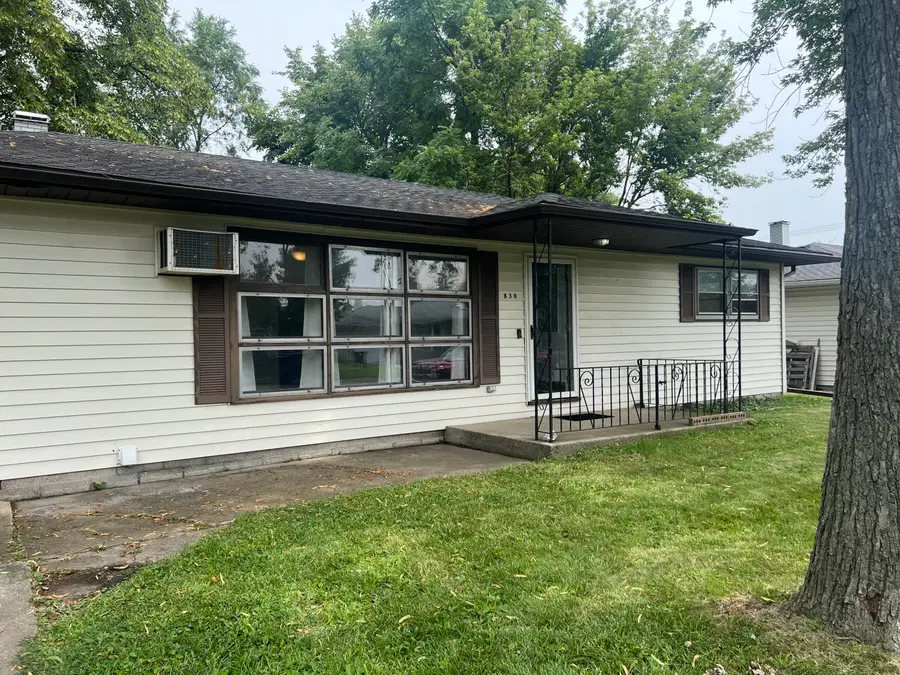 830 W 39th Avenue, Hobart, IN 46342 - #2