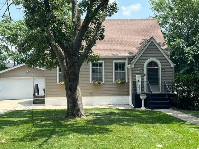 1213 Sycamore Street, Crown Point, IN 46307 - #2