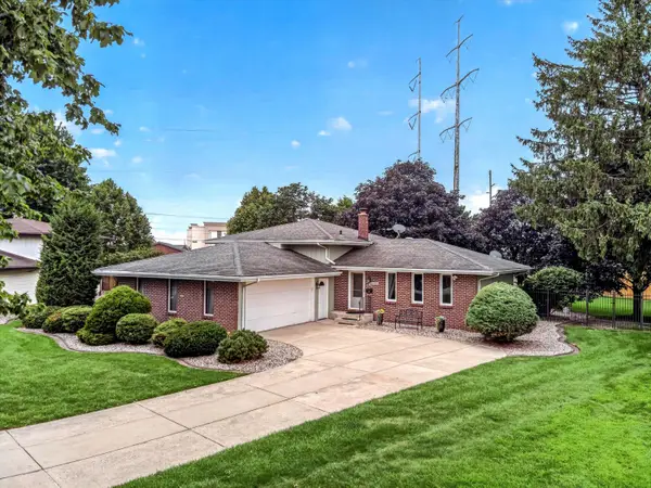 8832 Jefferson Court, Munster, IN 46321