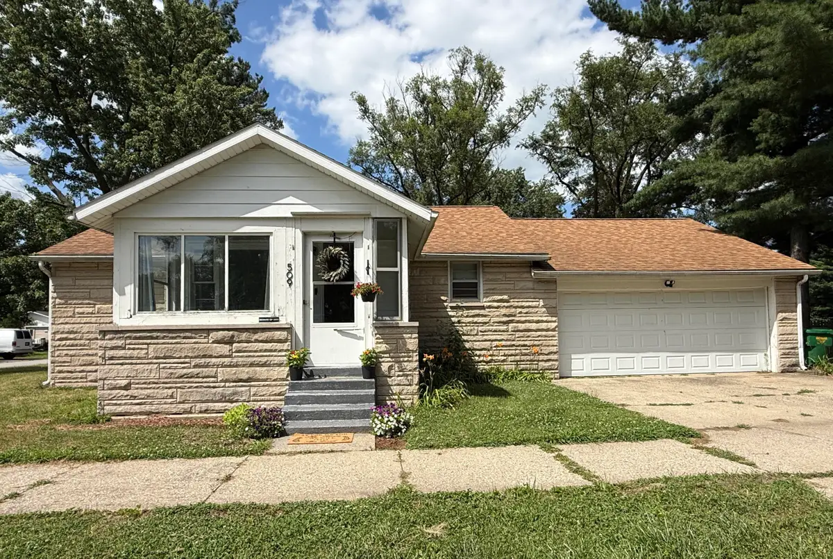 509 W Davis Street, Hamlet, IN 46532 - #1