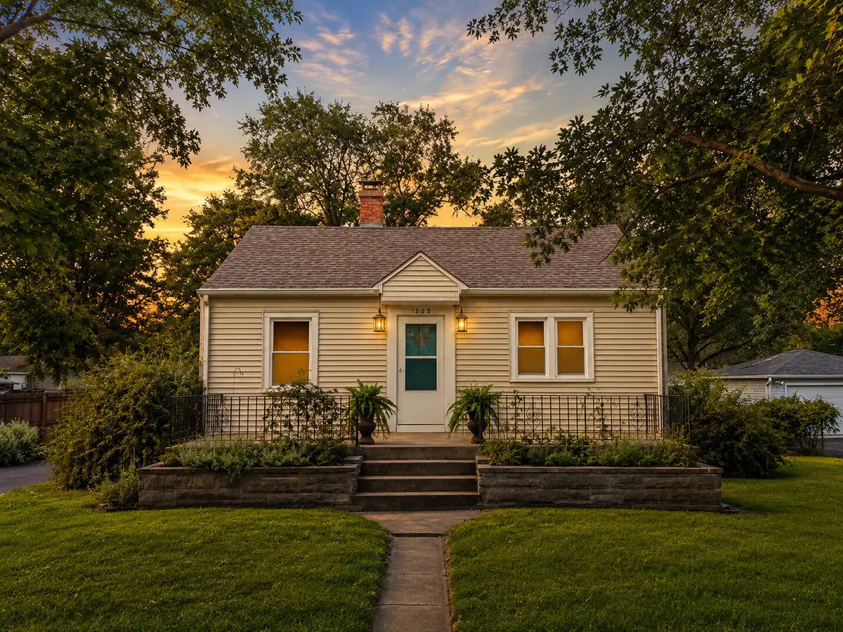 1302 Sycamore Street, Crown Point, IN 46307 - #1