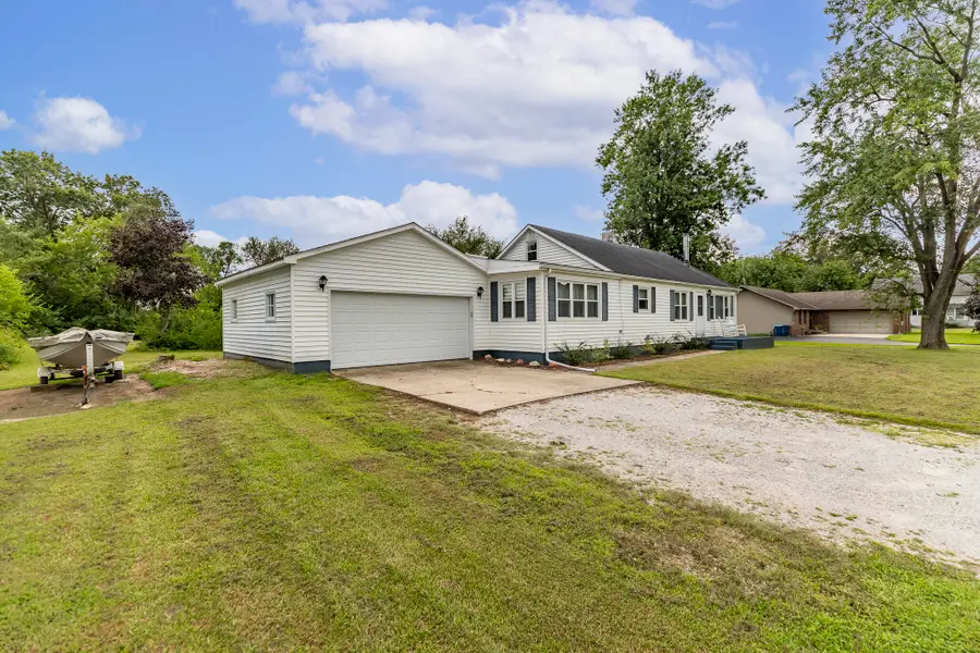 409 W Division Road, Demotte, IN 46310 - #3