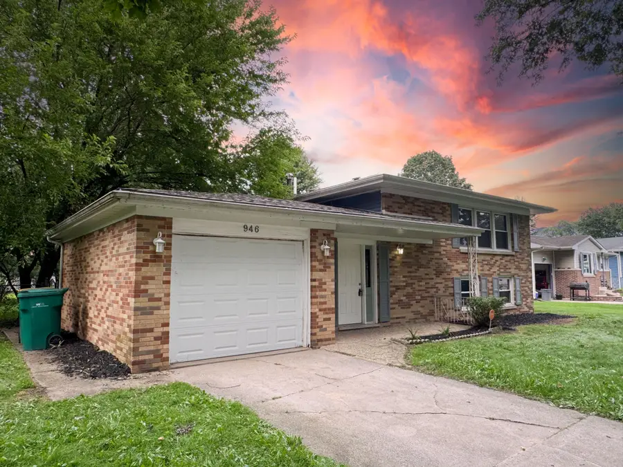 946 W 67th Place, Merrillville, IN 46410 - #2