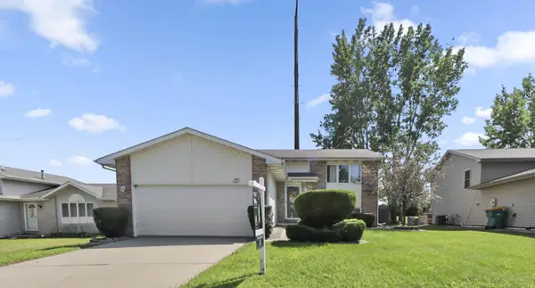 1861 E 87th Avenue E, Merrillville, IN 46410