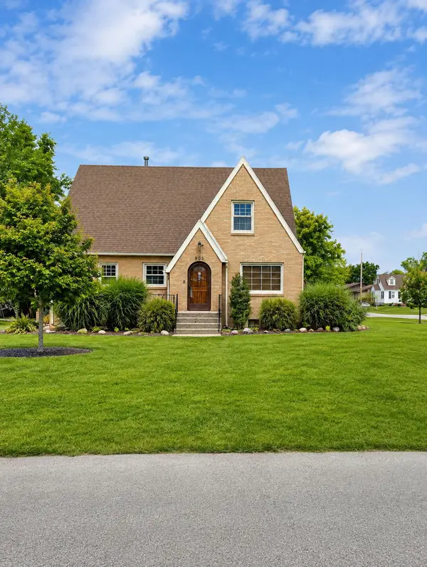 605 W Montgomery Street, Francesville, IN 47946