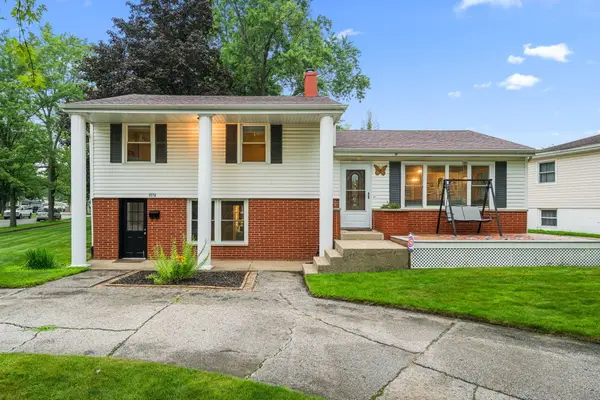 1076 W 11th Street, Hobart, IN 46342