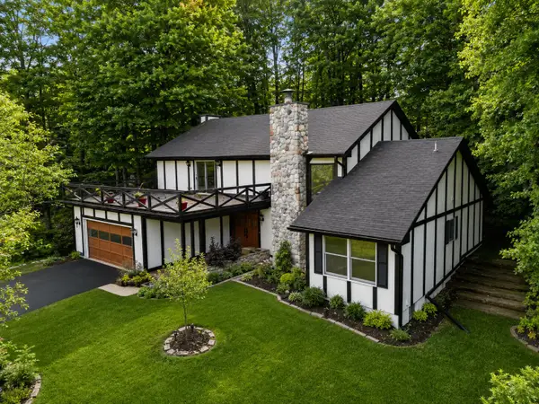 456 Roxbury Road, Valparaiso, IN 46385