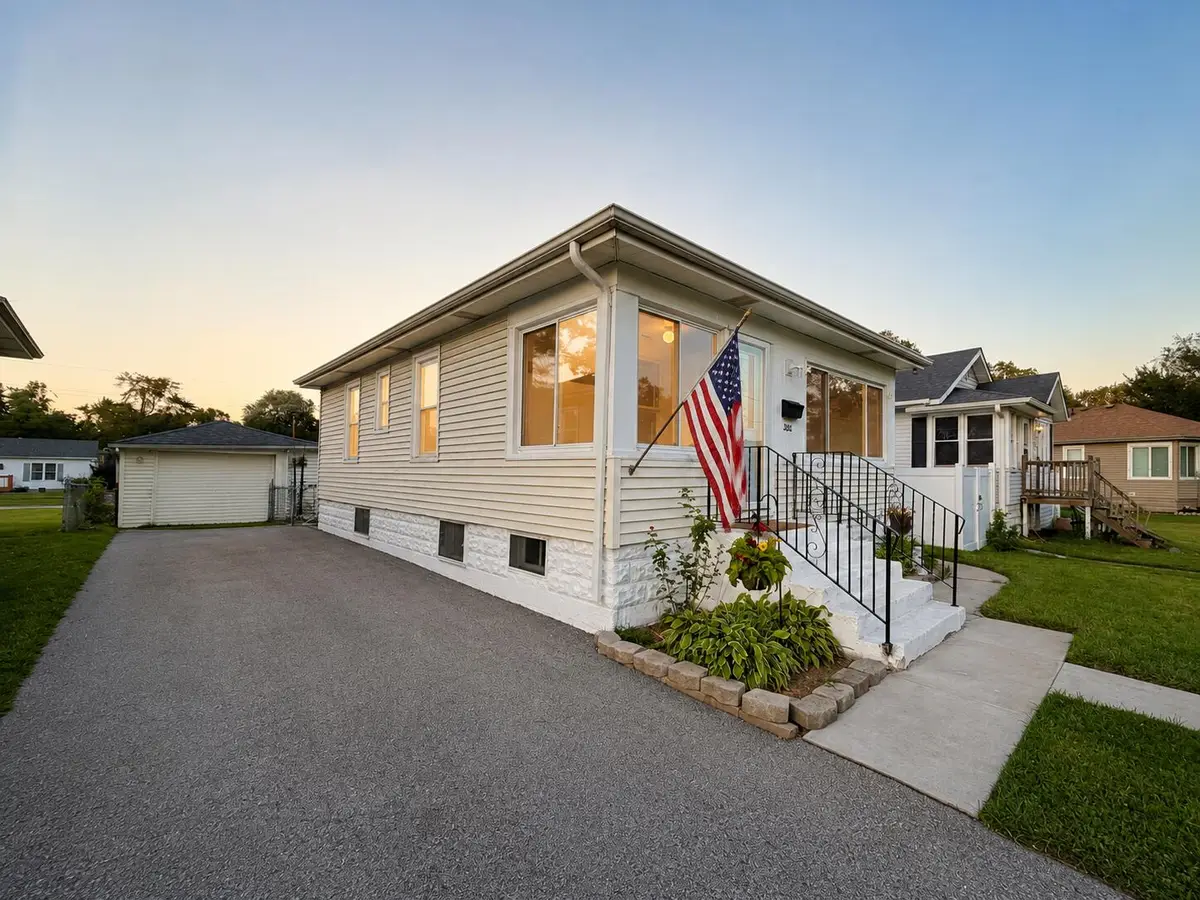3002 W Ridge Road, Hobart, IN 46342 - #1