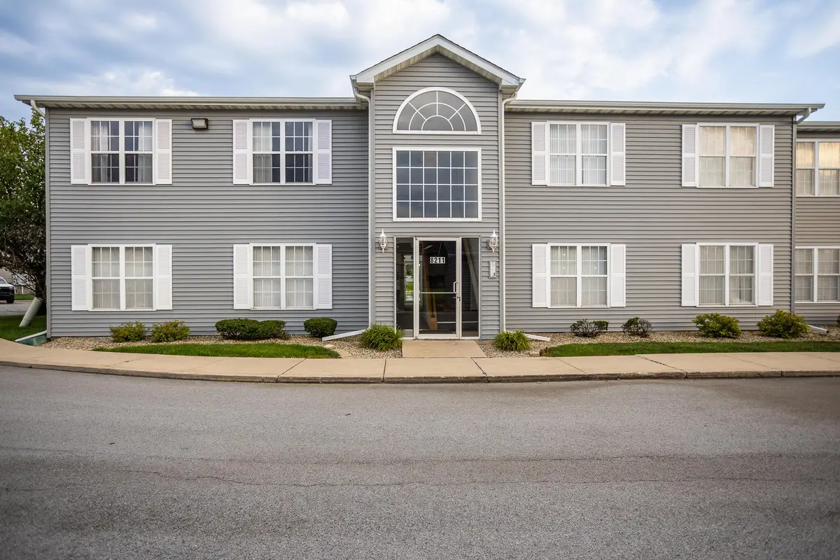 8211 Lincoln Circle #A, Merrillville, IN 46410 - #1