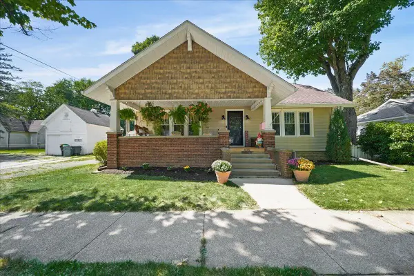 105 N Greenwich Street, Valparaiso, IN 46383