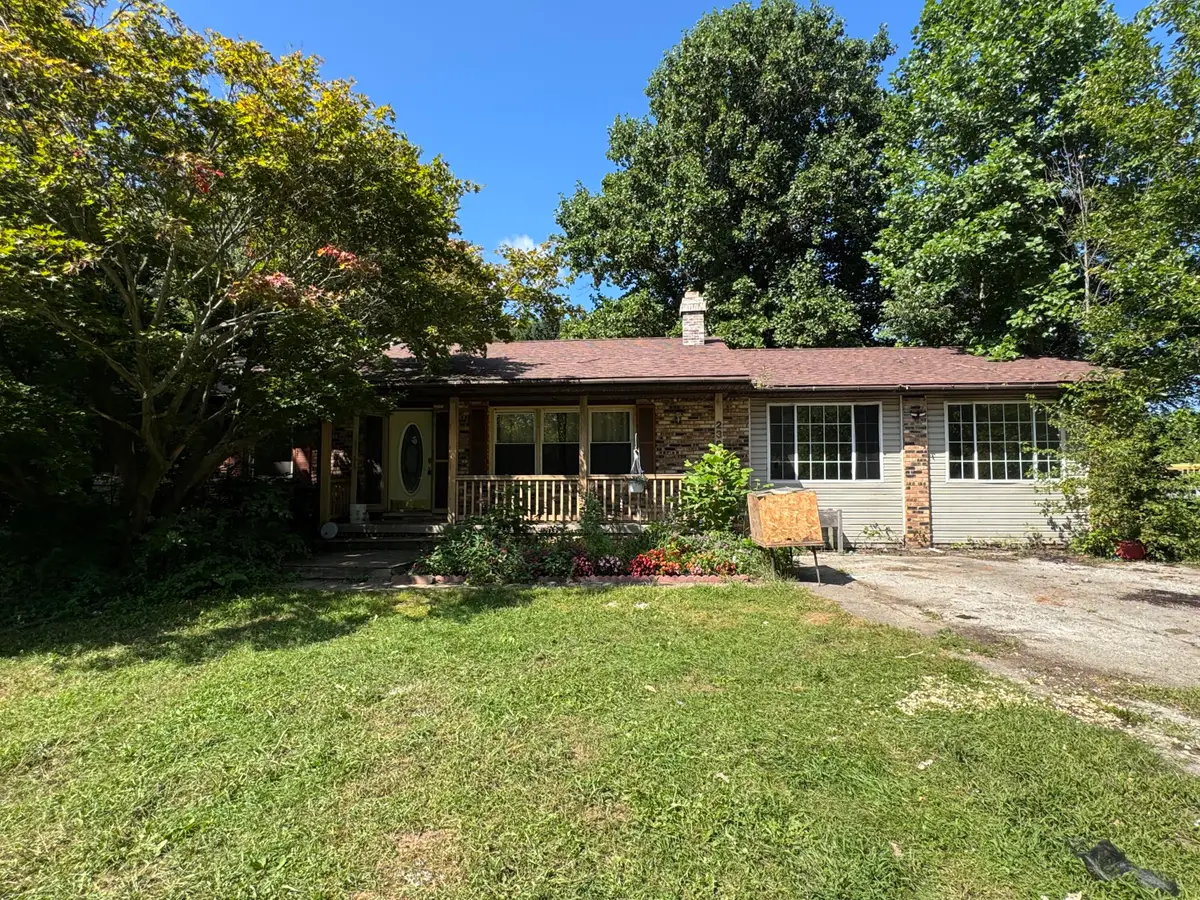 236 S 150 E, Valparaiso, IN 46383 - #1