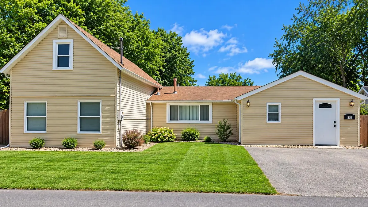 656 S 4th Street, Chesterton, IN 46304 - #1