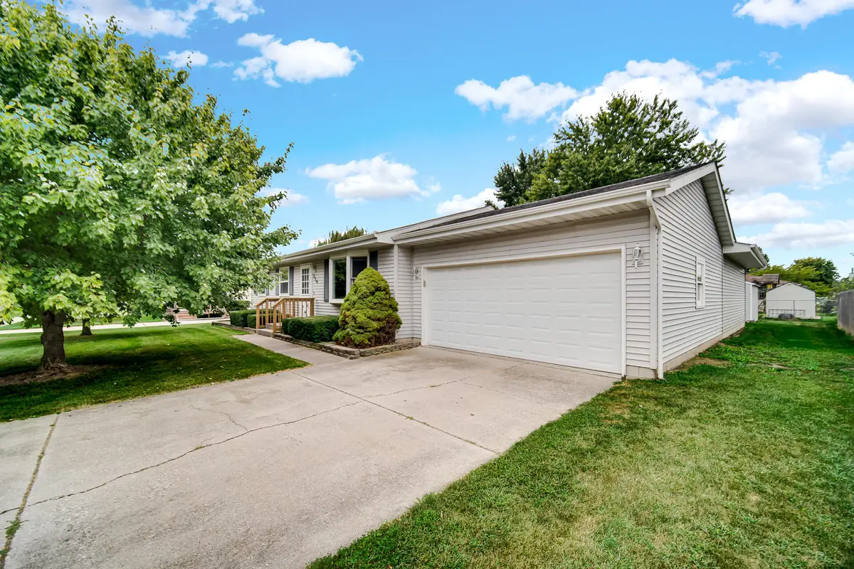 214 Locust Avenue S, Hebron, IN 46341 - #1