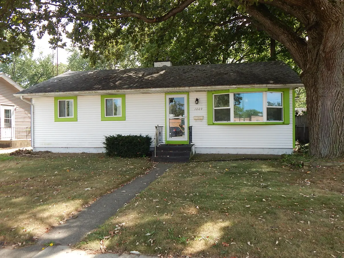 1009 W Coolspring Avenue, Michigan City, IN 46360 - #1