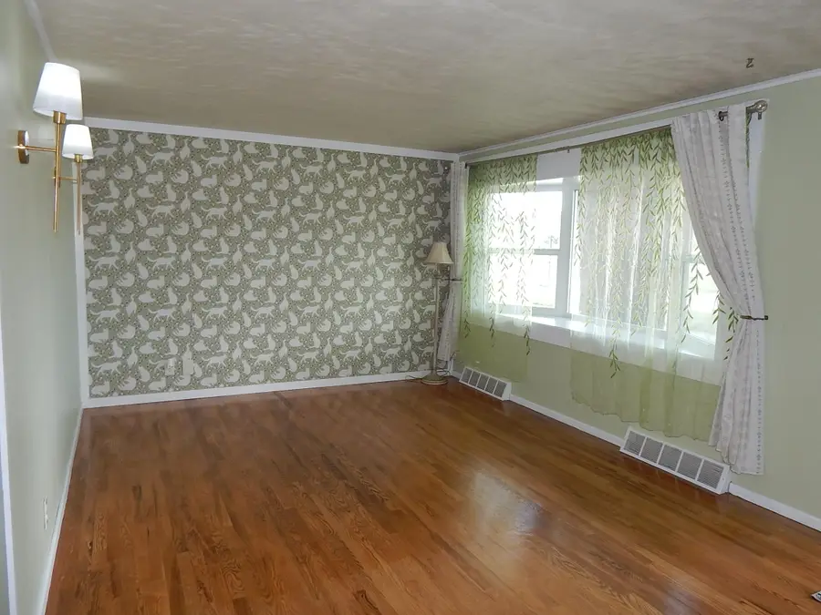 1009 W Coolspring Avenue, Michigan City, IN 46360 - #3