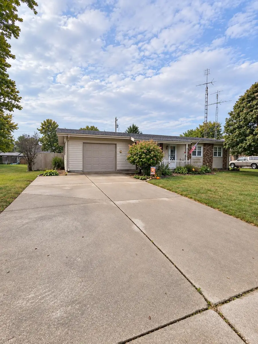517 E Violet Drive, Francesville, IN 47946 - #2