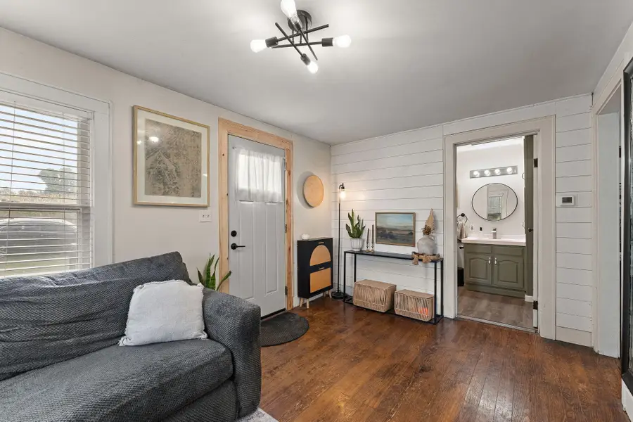 902 S 200 E, La Porte, IN 46350 - #3