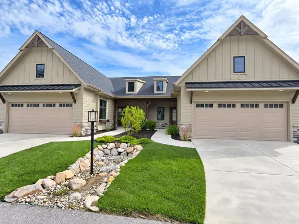 1918 W Woodglen Circle, Valparaiso, IN 46383